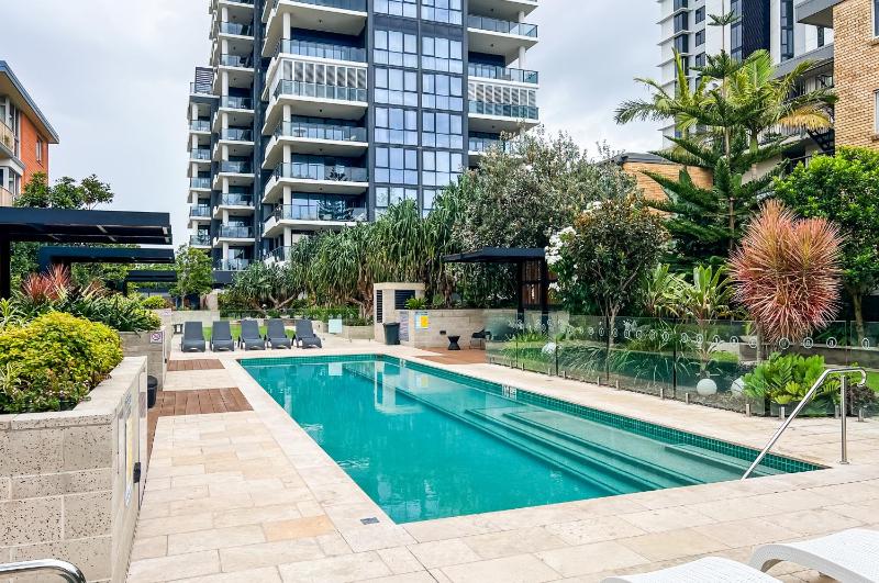 Beach front luxury with two carparks pool gym - image 1