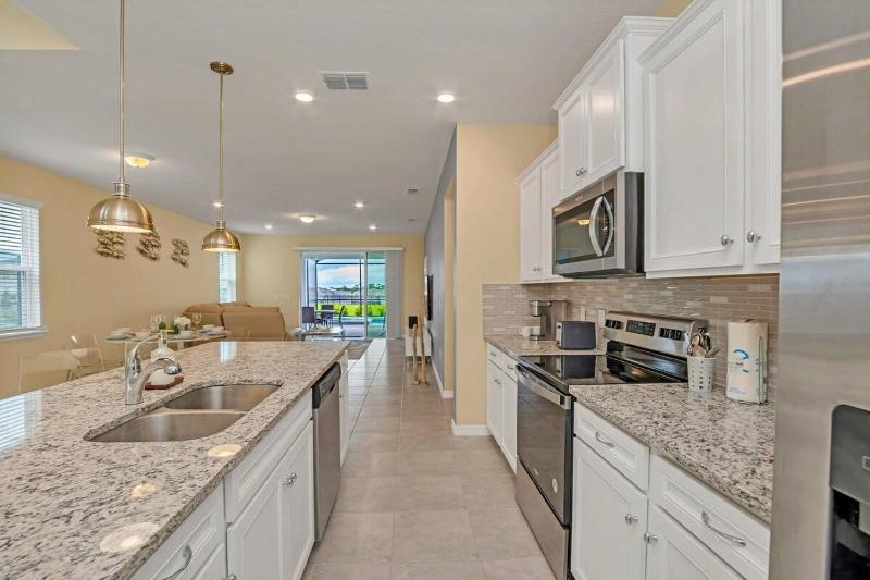 1681KL Weekly Stay 6Br Fireworks View - image 37