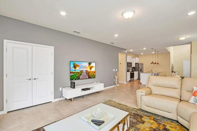 1681KL Weekly Stay 6Br Fireworks View - image 21