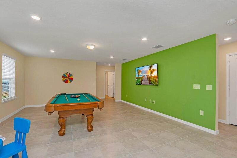 1681KL Weekly Stay 6Br Fireworks View - image 33