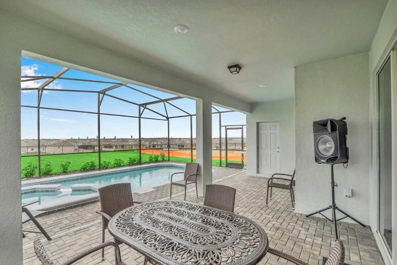 1681KL Weekly Stay 6Br Fireworks View - image 20