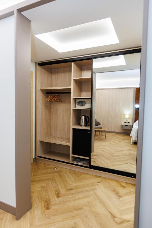 Deluxe Twin Room image 3