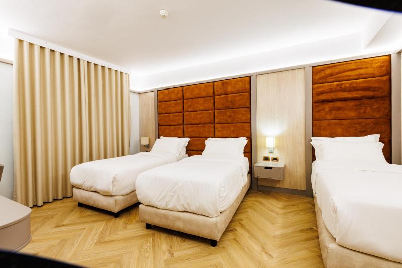 Deluxe Triple Room image 1