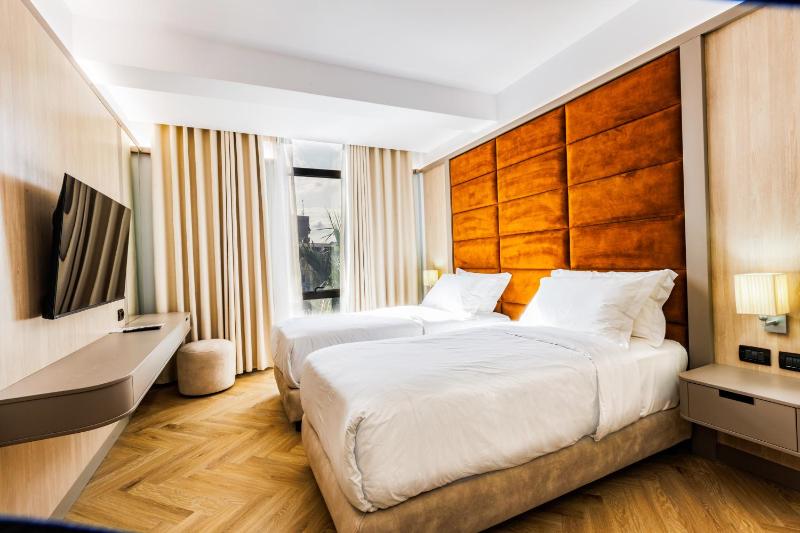 Deluxe Twin Room image 1