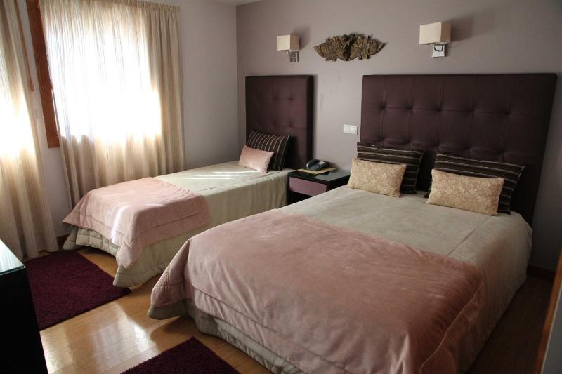 Double Room with Extra Bed image 4