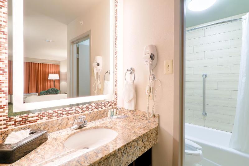 King Room - Non-Smoking image 2