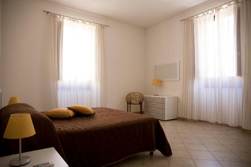 One-Bedroom Apartment image 4