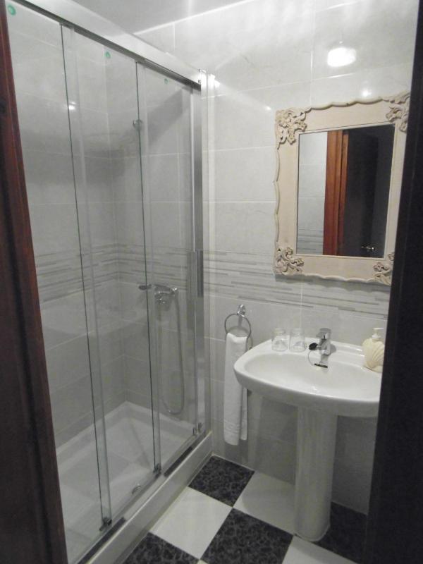 Double or Twin Room image 2