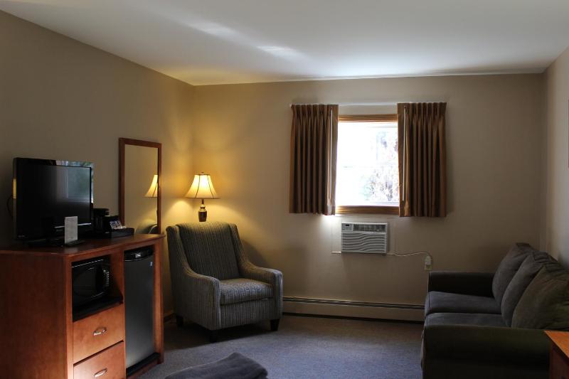 King Suite with Spa Bath image 2
