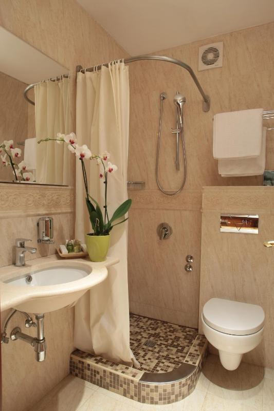 Economy Single Room with Free Spa Access image 3