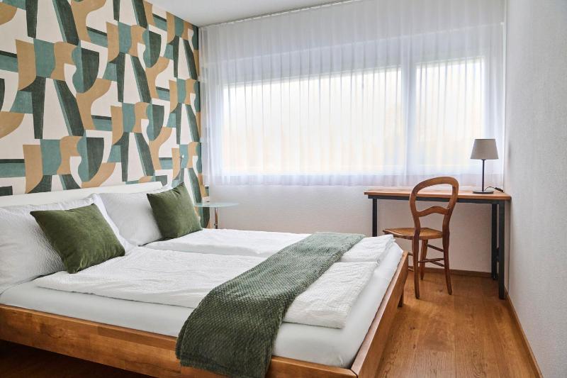Double Room image 3