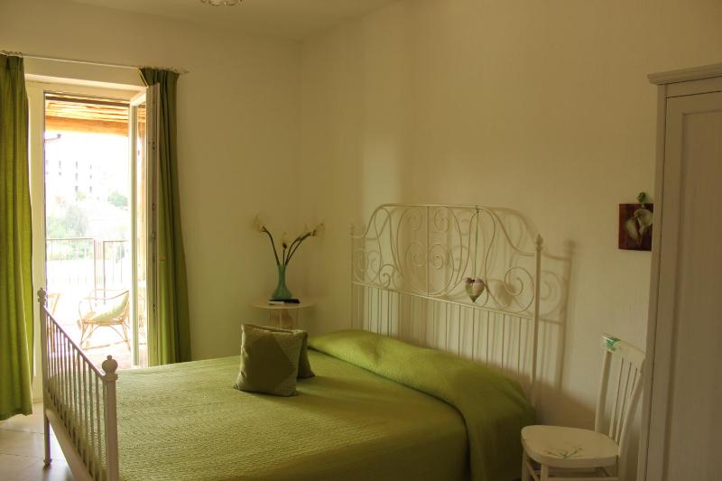 Triple Room with Pool View image 3