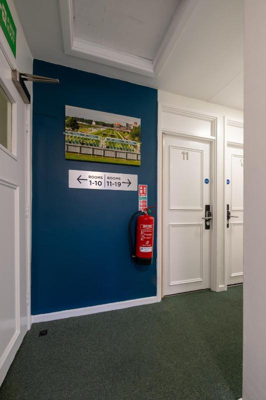 Basic Twin Room & Bunk with Shared Bathroom (2 adults and 1 child) image 3