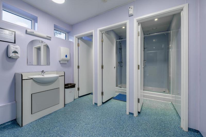 Budget Single Room with Shared Bathroom image 3