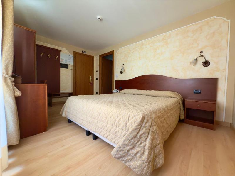Double Room with Balcony image 1