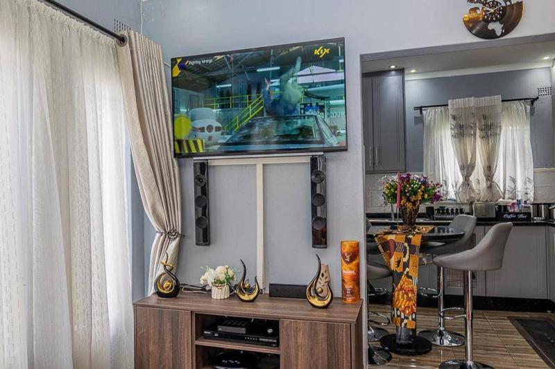 2Bed-4Guests-Garden-NearCentre&Attractions - image 8