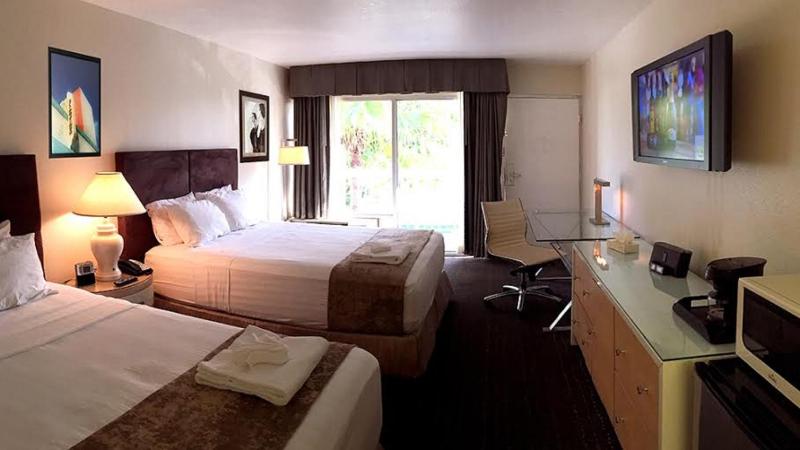 Superior Queen Room with Two Queen Beds image 4