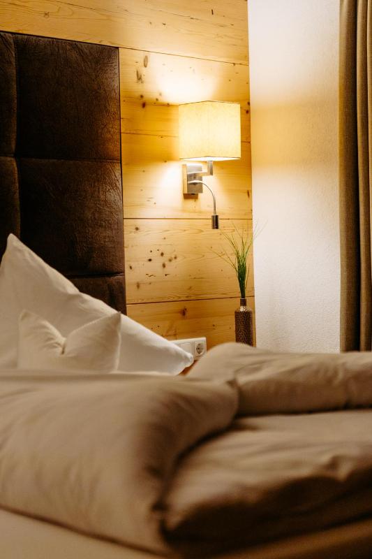 Superior Double Room with Balcony image 3