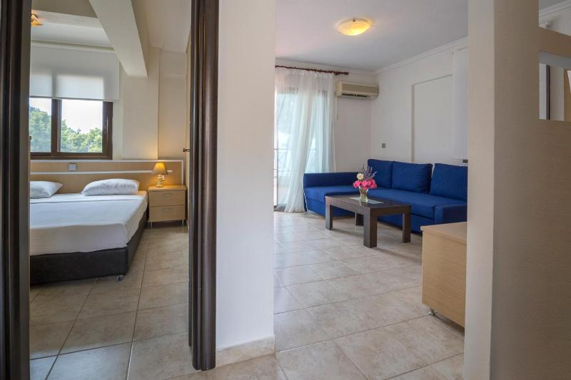 One Bedroom Standard Suite image 3