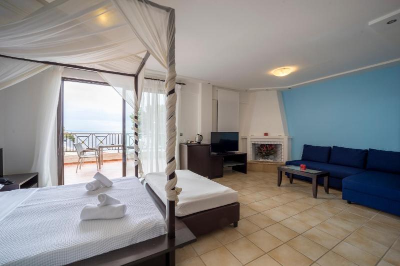 Junior  Sea Suite with Sea View image 4