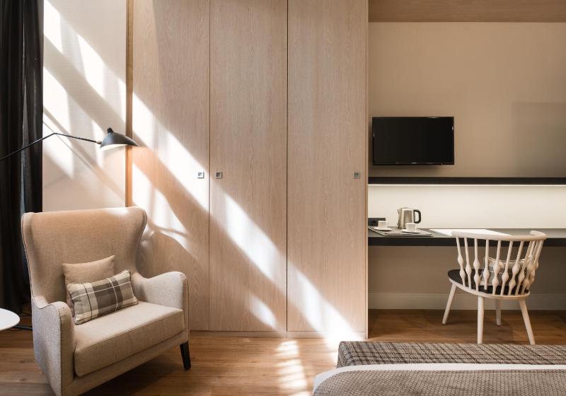 Premium Double Room image 4