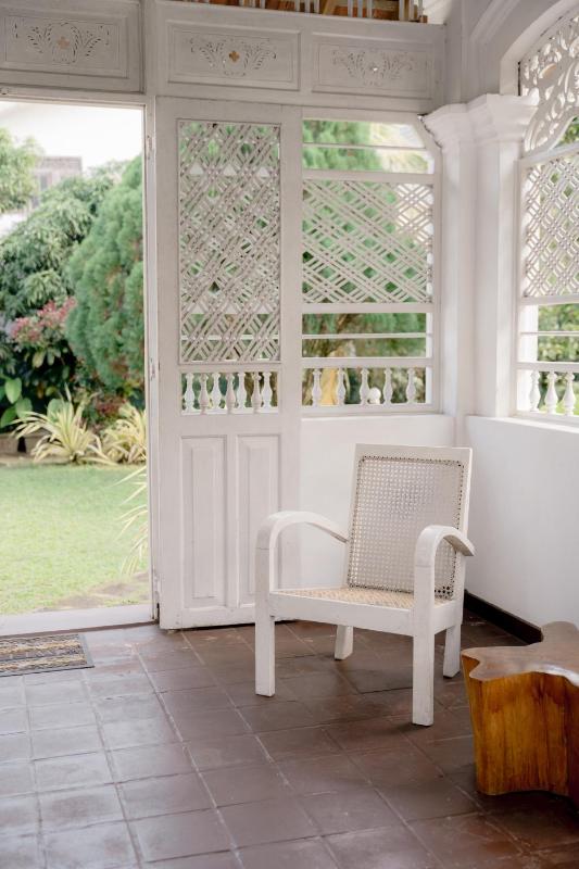 Colonial Bungalow - image 39