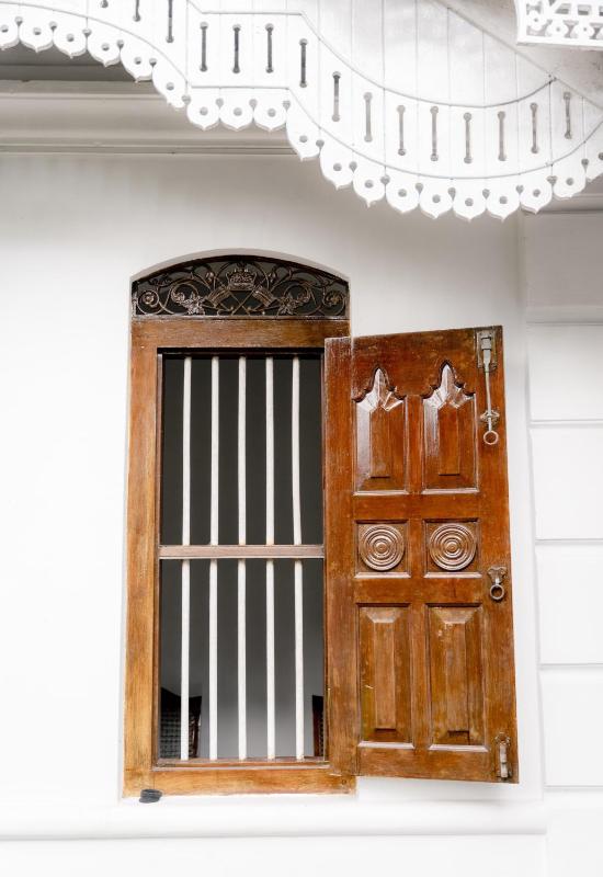 Colonial Bungalow - image 19