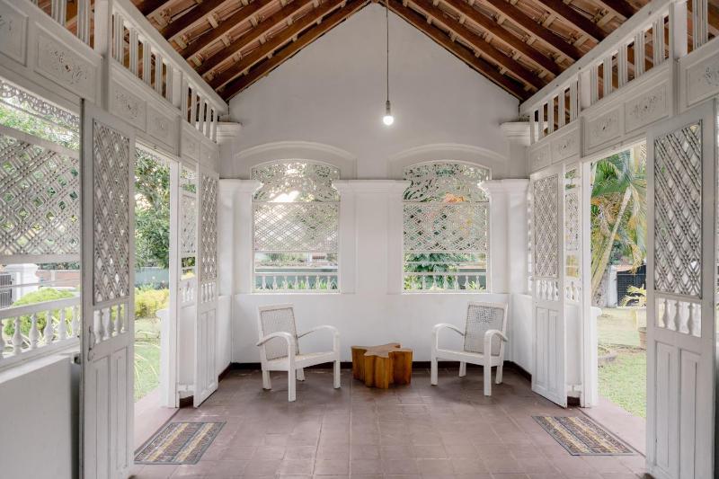 Colonial Bungalow - image 7