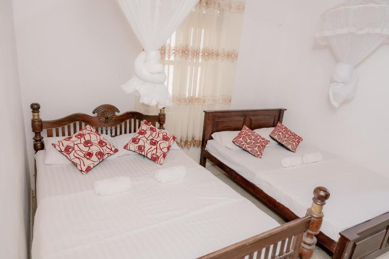 Colonial Bungalow - image 41