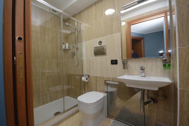Comfort Quadruple Room image 3