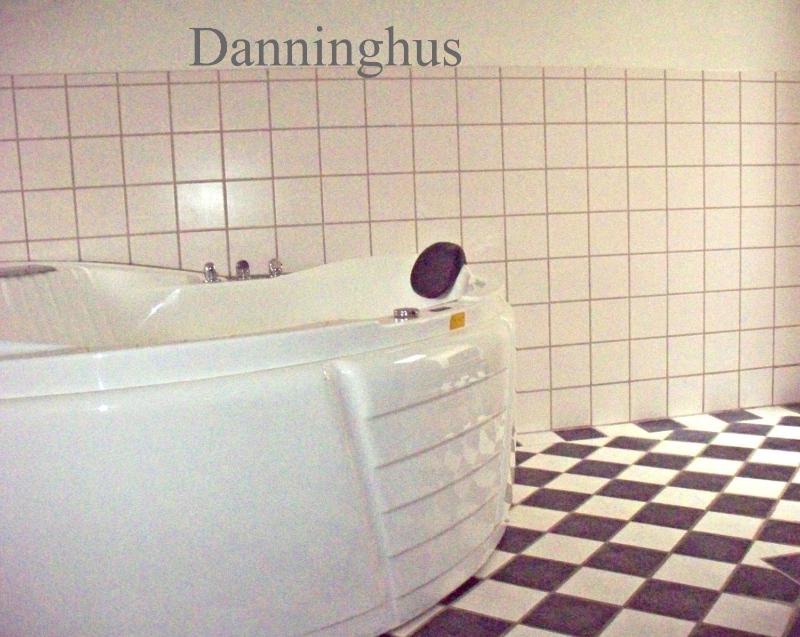 Double Room with Shared Bathroom image 2
