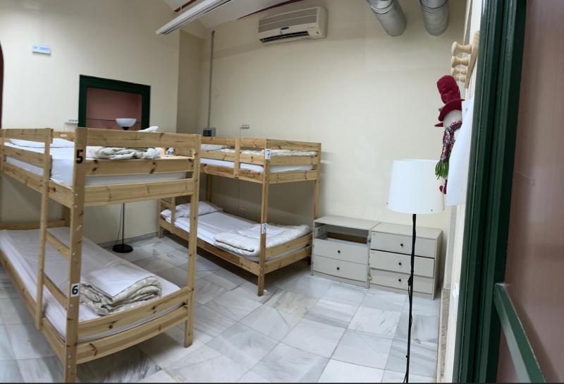 Bed in 8-Bed Mixed Dormitory Room image 3