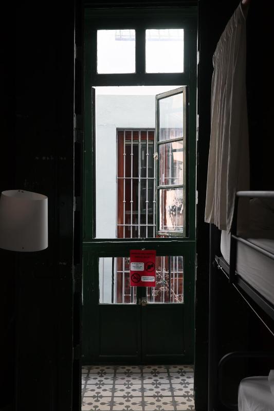 Bed in 8-Bed Mixed Dormitory Room image 1