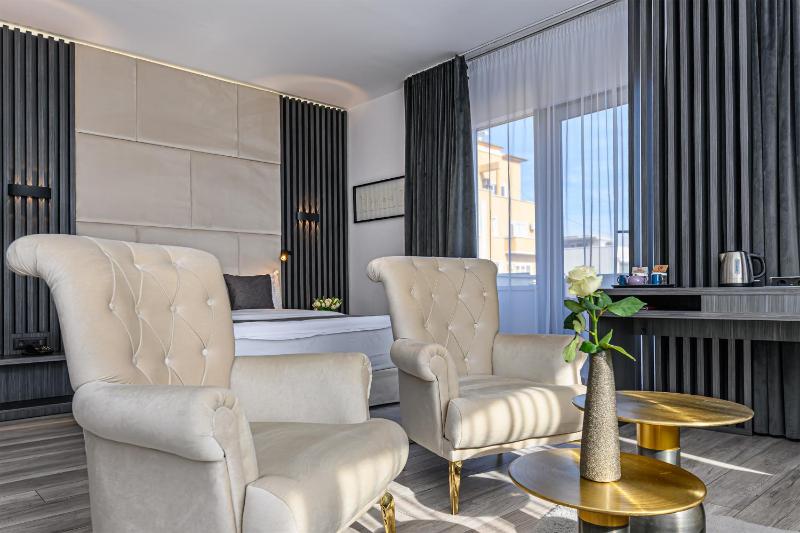 Junior Suite with Balcony image 2