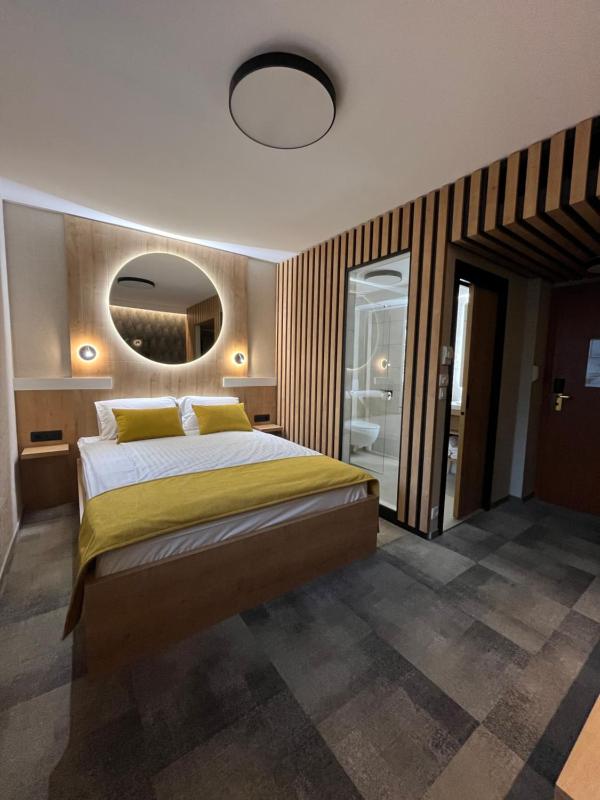 Deluxe Double Room image 1