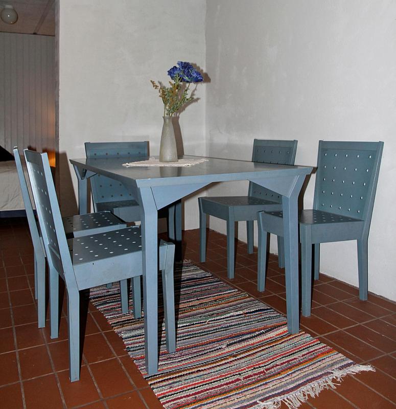 Standard Family Room image 2