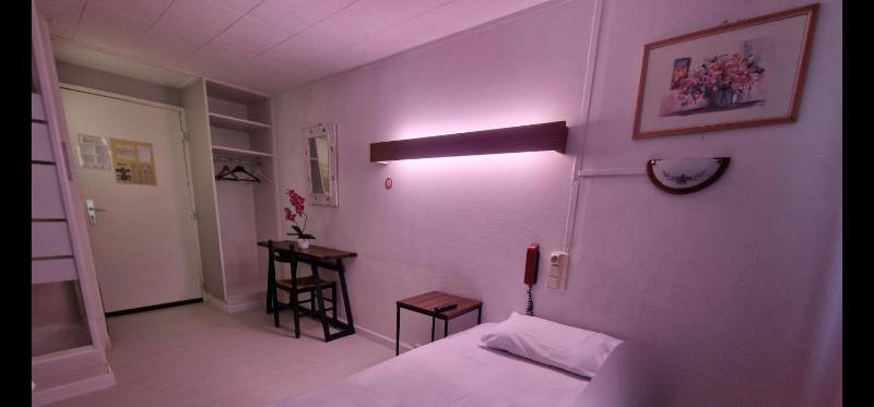 Single Room image 4