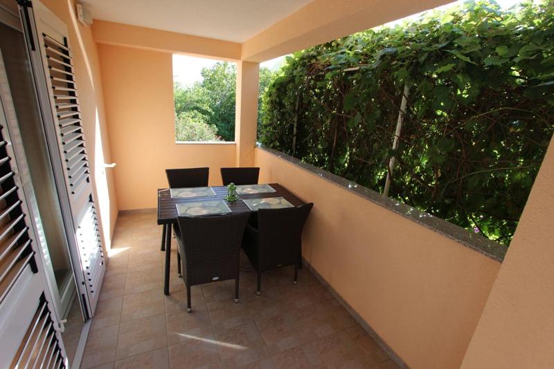 Two-Bedroom Apartment with Terrace and Garden View image 3