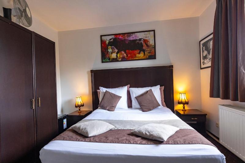 Double Room image 2