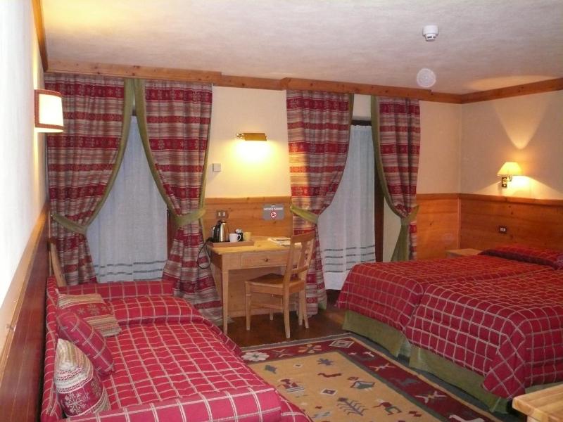 Superior Double or Twin Room image 4