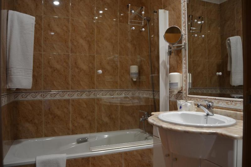 Double Room with Balcony and Sea View image 2