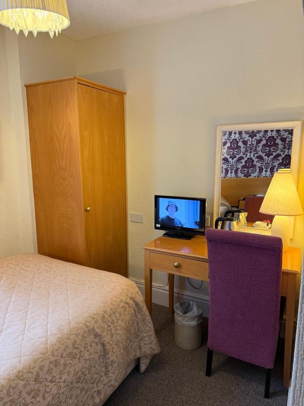 Adelaide House Hotel - Opposite Winter Gardens Town Centre - image 22