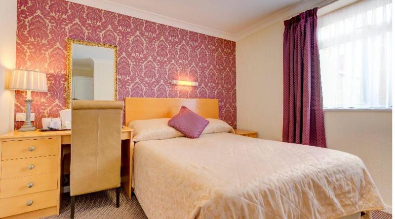 Adelaide House Hotel - Opposite Winter Gardens Town Centre - image 34