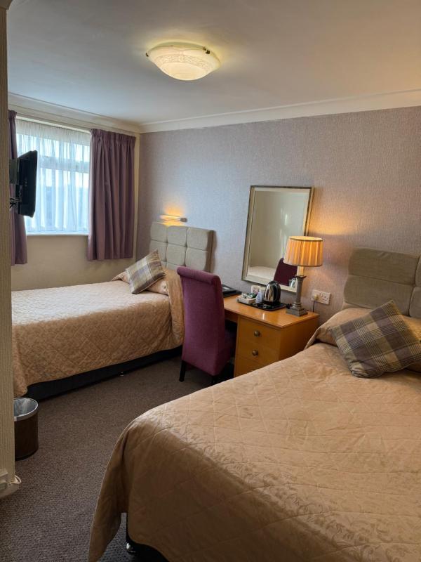 Adelaide House Hotel - Opposite Winter Gardens Town Centre - image 30