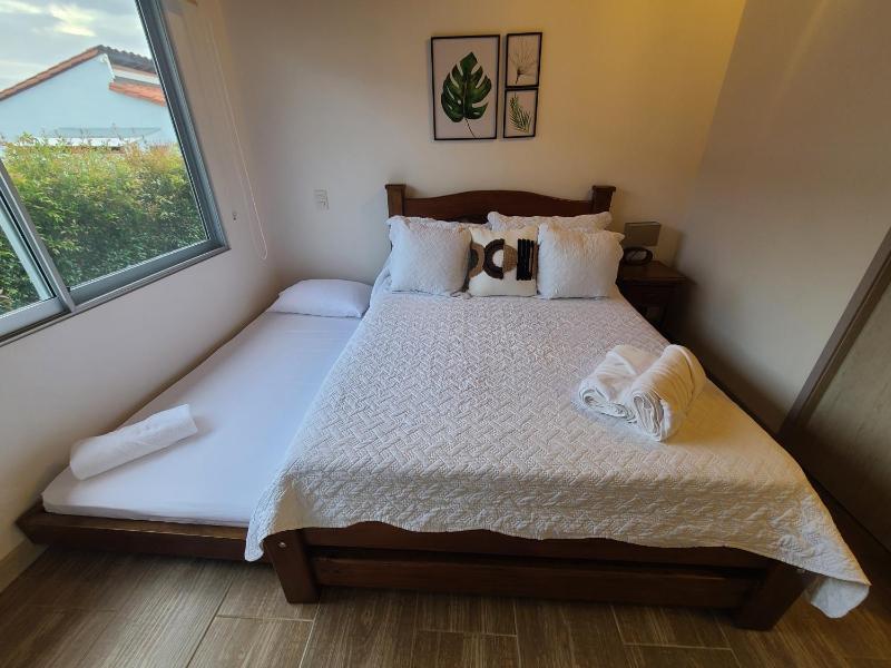 Casa Campestre en zona exclusiva con Jacuzzi a 10 min del aeropuerto 20 min parque del café WiFi parqueadero privado vigilancia 24 hrs y amplias zonas sociales - image 39