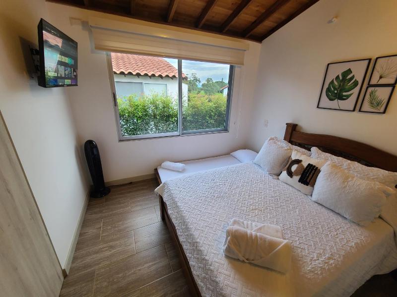 Casa Campestre en zona exclusiva con Jacuzzi a 10 min del aeropuerto 20 min parque del café WiFi parqueadero privado vigilancia 24 hrs y amplias zonas sociales - image 46