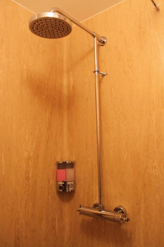 Standard Triple Room image 2