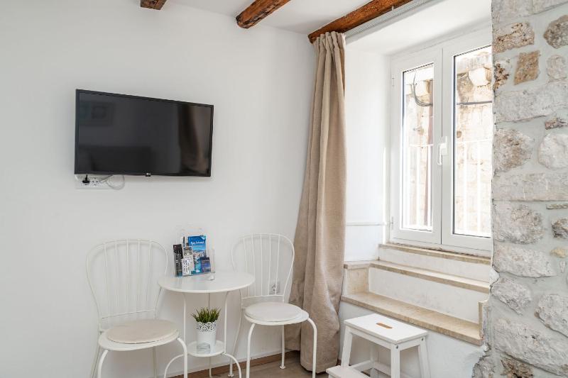 Double Room (Ground Floor) image 4