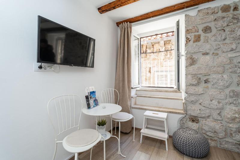 Double Room (Ground Floor) image 2