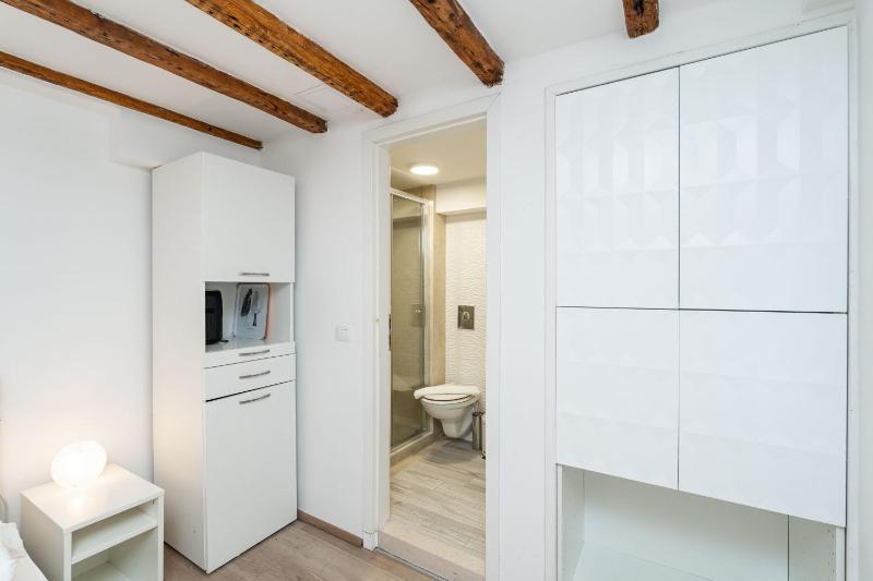 Double Room image 1